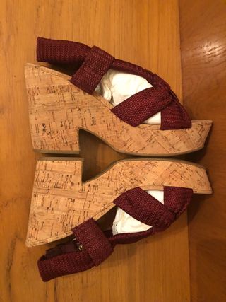 BIMBA Y LOLA- Sandalias cuña rojas 39