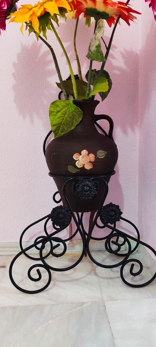 Jarrón y pie forja - Decoración