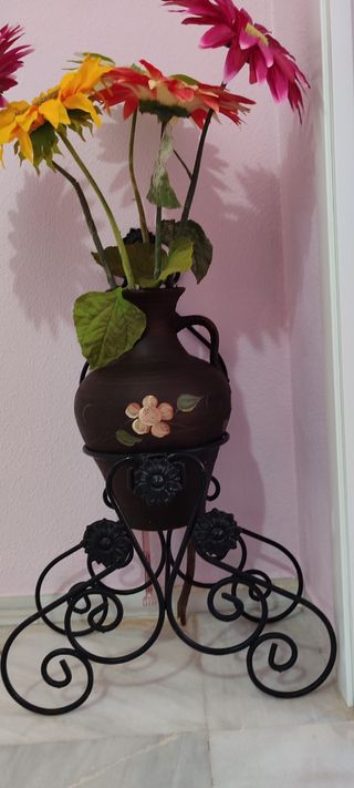 Jarrón y pie forja - Decoración