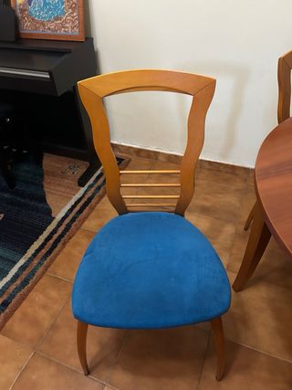 Mesa de comedor extensible de madera + 4 sillas