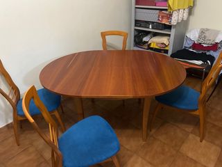 Mesa de comedor extensible de madera + 4 sillas