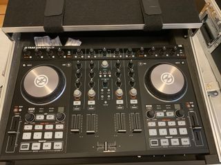 NI Traktor Kontrol S4 MK2 + Cubierta + Flightcase