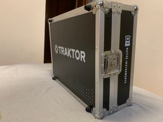 NI Traktor Kontrol S4 MK2 + Cubierta + Flightcase