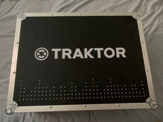 NI Traktor Kontrol S4 MK2 + Cubierta + Flightcase