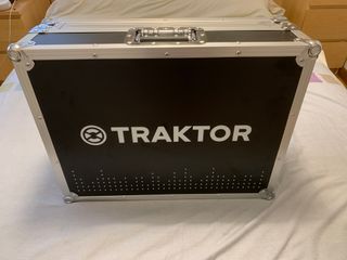NI Traktor Kontrol S4 MK2 + Cubierta + Flightcase