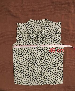 Blusa pois verde oliva e bianco