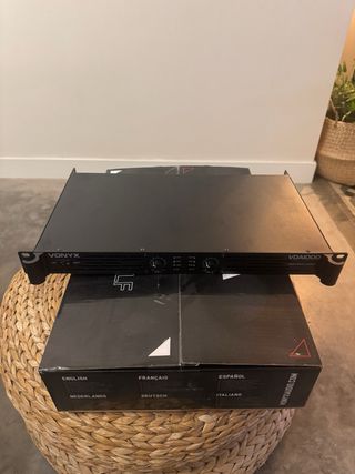 Amplificador Vonyx VDA1000 - 1000W / 2 x 500W