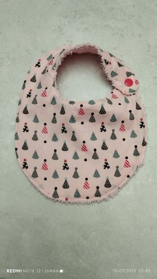 Babero , paño de lactancia y muñeco