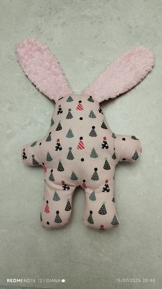 Babero , paño de lactancia y muñeco