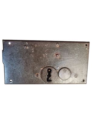 Cerradura antigua con llave