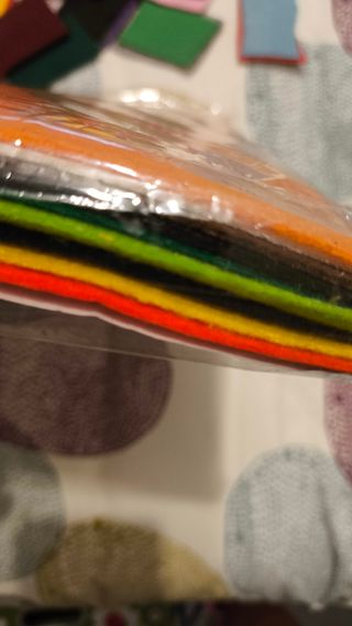 Manualidades fieltro  y ponpones