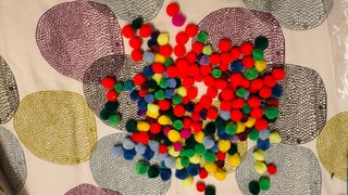 Manualidades fieltro  y ponpones