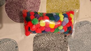 Manualidades fieltro  y ponpones