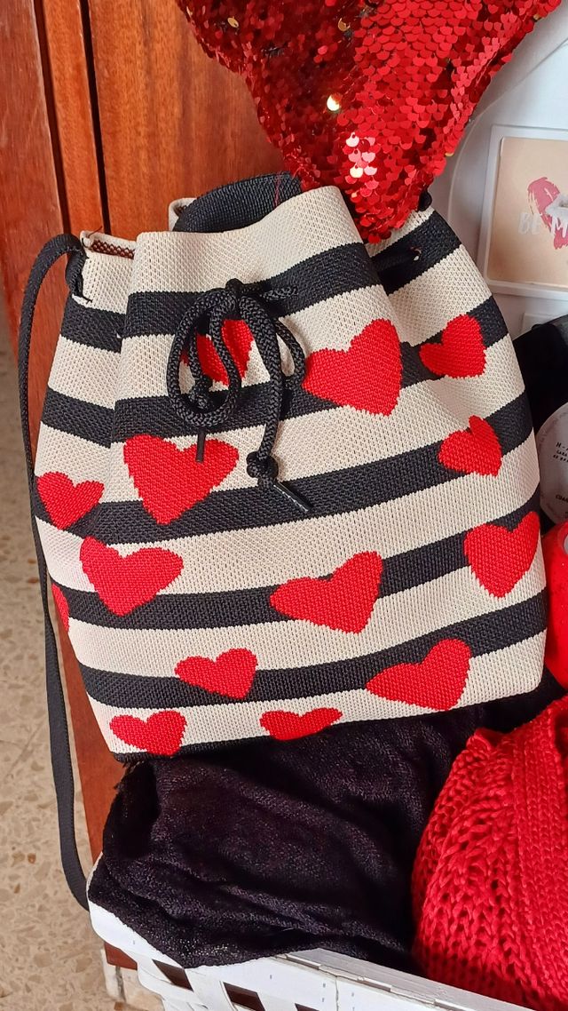 Pack regalo: cesta❤️+ 2 prendas a elegir