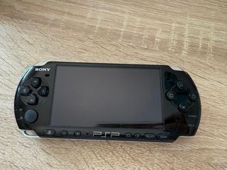 PSP Sony negra - 8 juegos