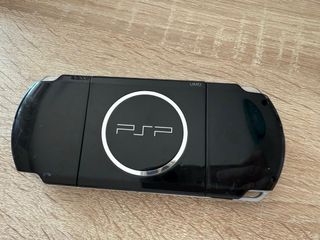 PSP Sony negra - 8 juegos