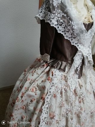 Traje de fallera con complementos
