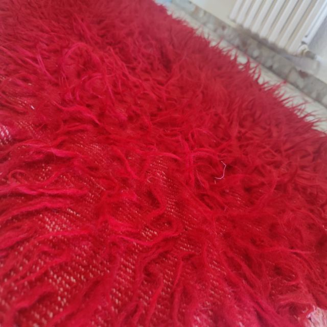 Alfombra roja lana virgen