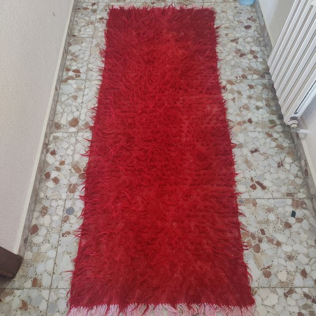 Alfombra roja lana virgen