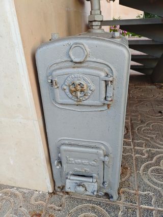 Caldera Roca antigua hierro fundido