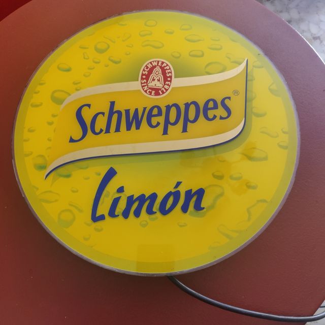 Luminoso Schweppes Limón