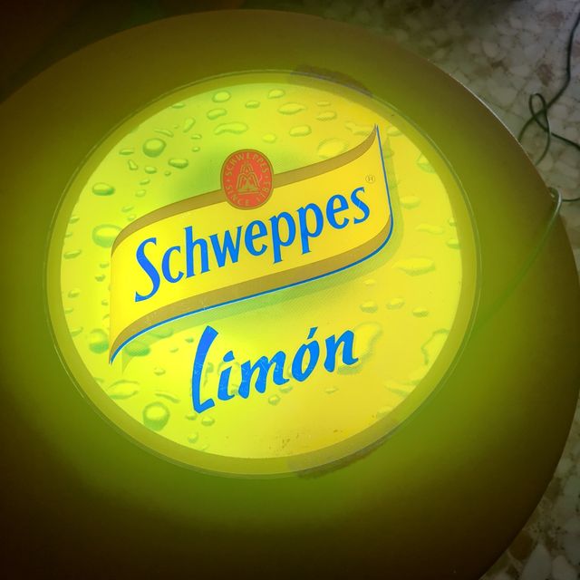 Luminoso Schweppes Limón