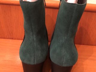 CALVIN KLEIN - Botines tacon ante verde 40