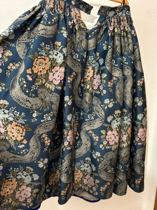 Traje Fallera: Falda y corpiño.
