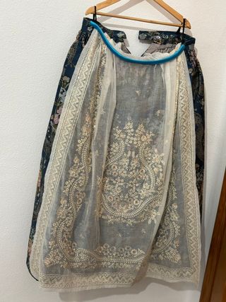 Traje Fallera: Falda y corpiño.