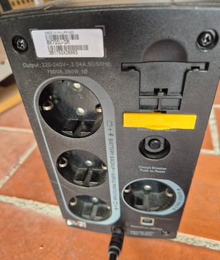 SAI APC Back-UPS 700 BX700U-GR