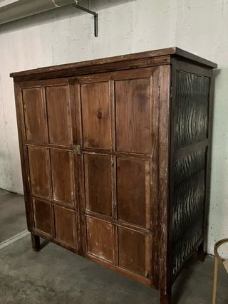 Armario rústico de madera de teca 