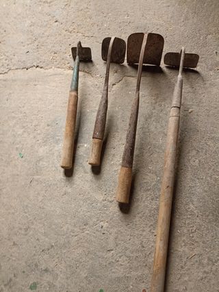 4 azadas antiguas
