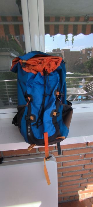 Mochila Mountain ERISTE 40L azul