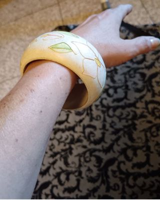 Bracciale rigido panna/avorio floreale.