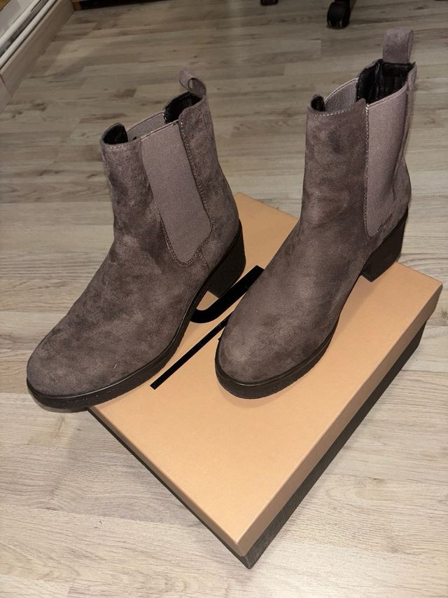 Stivaletti scamosciati marroni