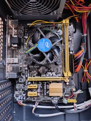 Torre PC 3GO y componentes. 