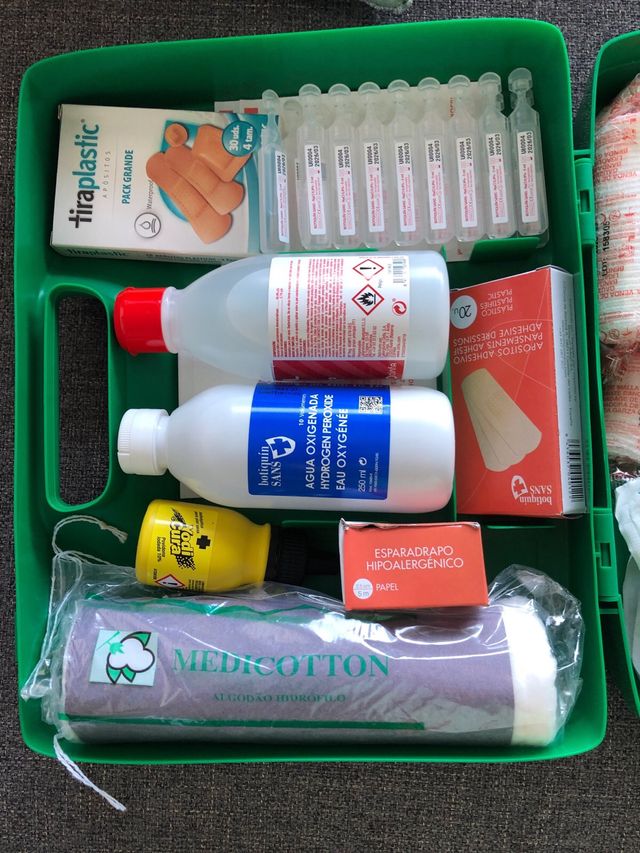 Botiquín primeros auxilios - Verde