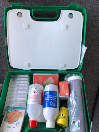 Botiquín primeros auxilios - Verde
