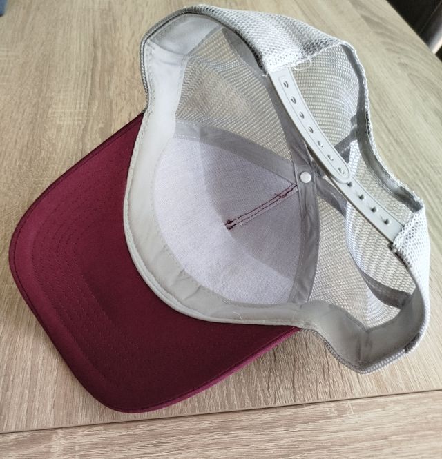Gorra Júpiter roja y gris
