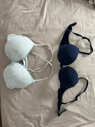 Sujetadores rojos y azules