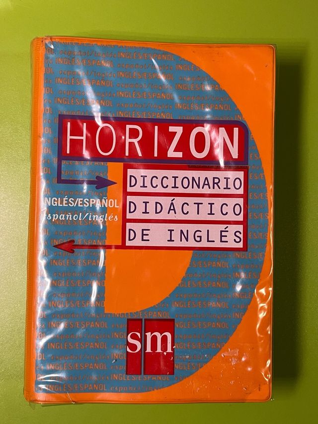 Diccionario de editorial SM de Inglés a Español.