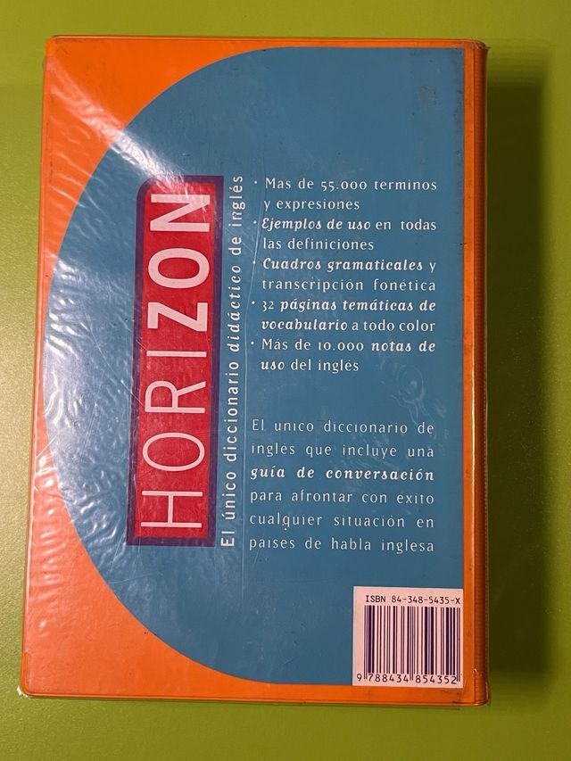 Diccionario de editorial SM de Inglés a Español.