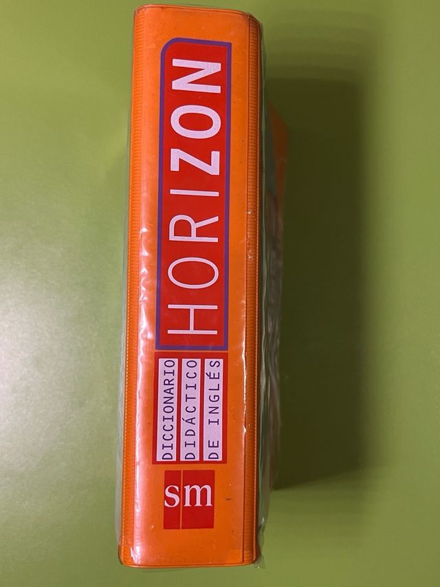 Diccionario de editorial SM de Inglés a Español.