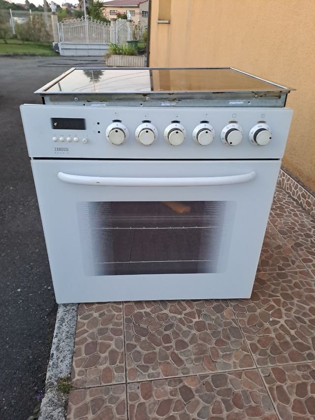 Vitrocerámica Zanussi van las dos juntos