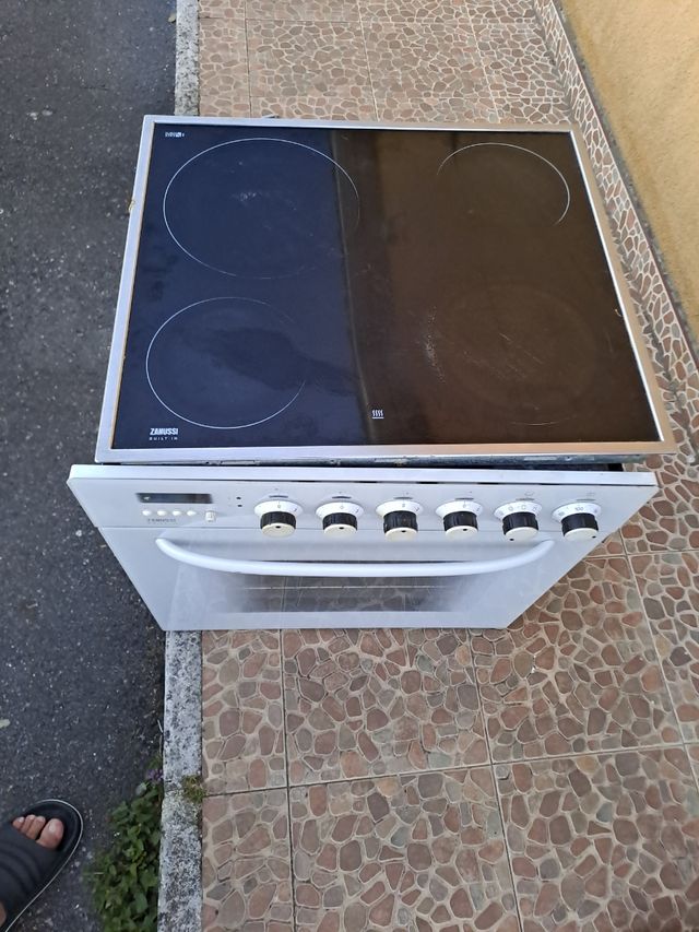 Vitrocerámica Zanussi van las dos juntos