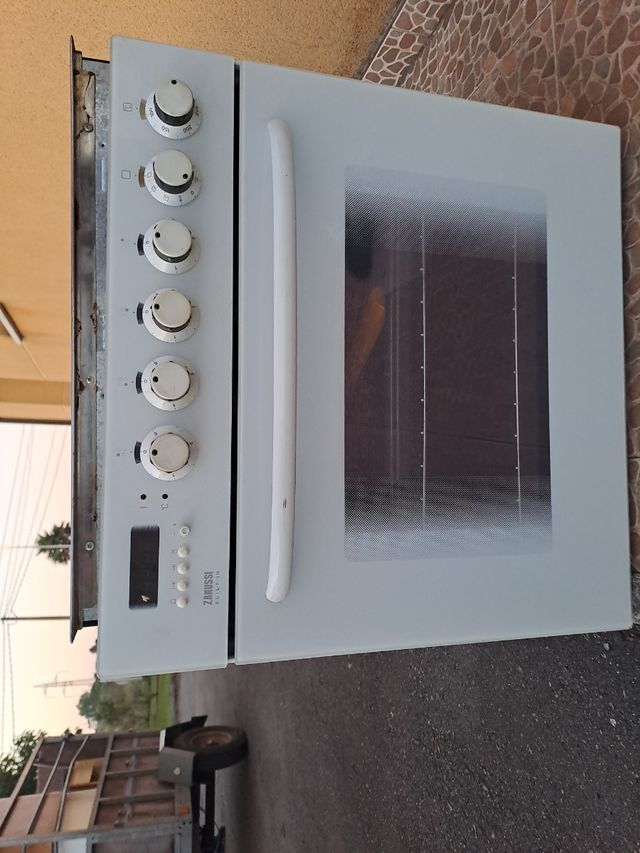 Vitrocerámica Zanussi van las dos juntos