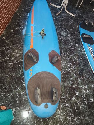 Attrezzatura completa per windsurf: 2 tavole