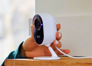 Cámara Arlo interior inteligente