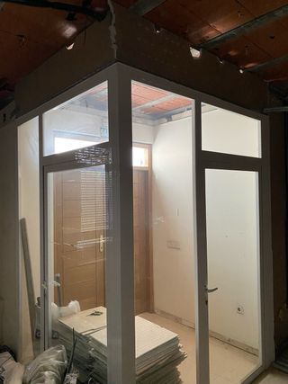 2 mamparas de aluminio con puertas