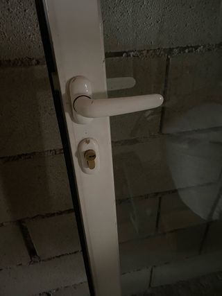 2 mamparas de aluminio con puertas